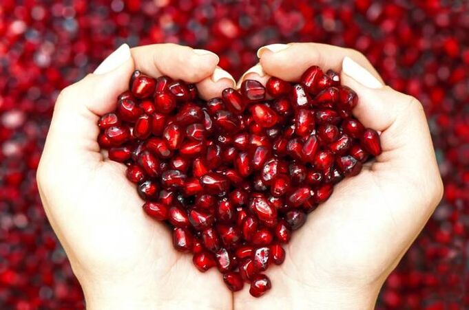 The oil obtained from the seeds of the pomegranate will restore the skin tone of the face and will protect from ultraviolet radiation. 